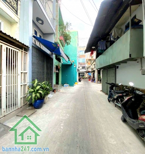 NHỈNH 3 TỶ – NHÀ 3 TẦNG – XE HƠI ĐỖ CỔNG – Q11 - 2PN – 3WC + DT: 3x5m – vuông vức + 1 trệt 2 lầu – 2PN – 3WC + Nhà mới, tặng sofa + máy lạnh + Hẻm xe hơi