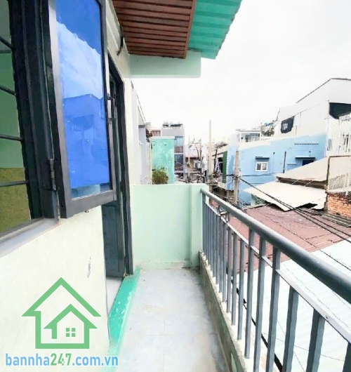 NHỈNH 3 TỶ – NHÀ 3 TẦNG – XE HƠI ĐỖ CỔNG – Q11 - 2PN – 3WC + DT: 3x5m – vuông vức + 1 trệt 2 lầu – 2PN – 3WC + Nhà mới, tặng sofa + máy lạnh + Hẻm xe hơi