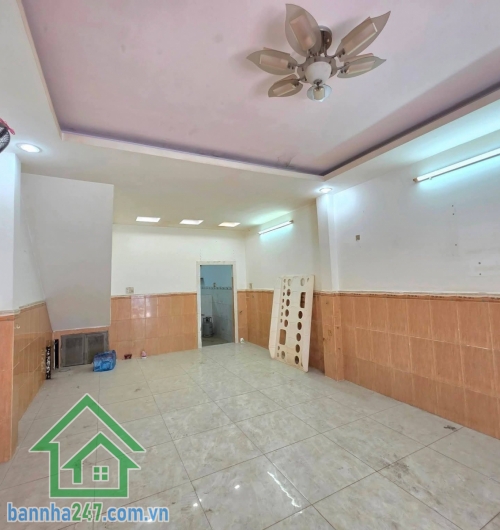 CHỈ 6 TỶ – HXH THÔNG THOẠI NGỌC HẦU – DT: (4 x 12)M3 TẦNG – 5PN – 4WC. DÒNG TIỀN 12TR/TH  Căn nhà “đa năng” – vừa ở đông người thoải mái, vừa khai thác cho thuê giữ tiền. Mob 0933144037