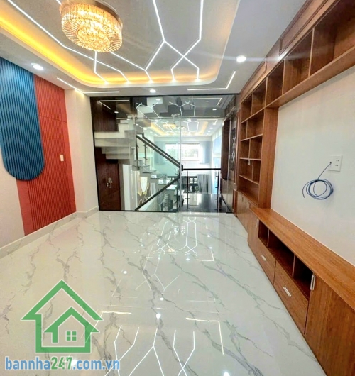CHỈ 8,8 TỶ - HẺM XE HƠI TRÁNH – NHÀ MỚI ĐẸP – 5 TẦNG BTCT KIÊN CỐ – 1 TRỤC LÊ VĂN QUỚI – KHU ĂN UỐNG SẦM UẤT - 6PN, 6WC. Vị trí: Mặt hẻm xe hơi tránh, 1 trục thẳng.