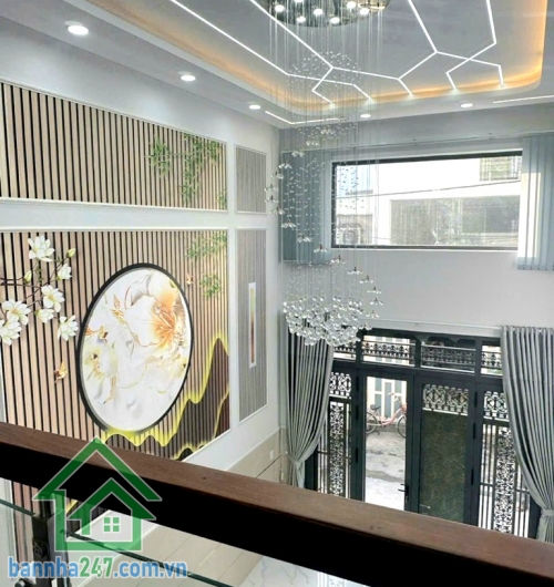 CHỈ 8,8 TỶ - HẺM XE HƠI TRÁNH – NHÀ MỚI ĐẸP – 5 TẦNG BTCT KIÊN CỐ – 1 TRỤC LÊ VĂN QUỚI – KHU ĂN UỐNG SẦM UẤT - 6PN, 6WC. Vị trí: Mặt hẻm xe hơi tránh, 1 trục thẳng.