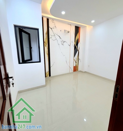 CHỈ 6,6 TỶ – NHÀ MỚI 4 TẦNG – NGAY NGÃ TƯ BỐN XÃ – GIÁP TÂN PHÚ- HẺM XE HƠI 4,5M – XÁCH VALI VÀO Ở NGAY - 4PN - 3WC Diện tích: 48m² (4m x 12m) 