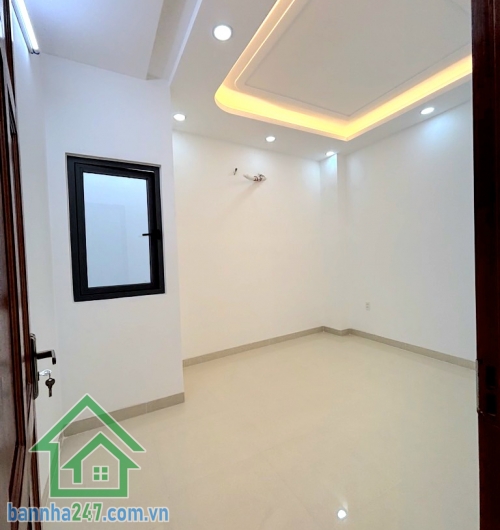 CHỈ 6,6 TỶ – NHÀ MỚI 4 TẦNG – NGAY NGÃ TƯ BỐN XÃ – GIÁP TÂN PHÚ- HẺM XE HƠI 4,5M – XÁCH VALI VÀO Ở NGAY - 4PN - 3WC Diện tích: 48m² (4m x 12m) 