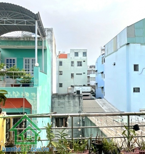 CHỈ 6,95 TỶ – NHÀ 4 TẦNG BTCT – HẺM BA GÁC – QUẬN 10 – VUÔNG NHƯ A4 - 2PN, 3WC DT: 35m² vuông vức (4 tầng BTCT) Kết cấu: 1 trệt, 2 lầu, sân thượng – 2PN, 3WC,