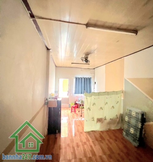 CHỈ 8,9 TỶ – NHÀ MTKD ĐƯỜNG 4M – NGÃ TƯ BẢY HIỀN – VỪA Ở VỪA KINH DOANH Kết cấu: 1 trệt 1 lầu, gồm 3PN, phòng khách, bếp Đang cho thuê 10tr/tháng, thu nhập ổn định.