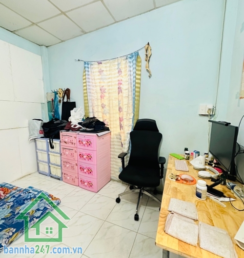 CHỈ 3 TỶ – NHÀ 2 TẦNG TRỊNH ĐÌNH TRỌNG – HẺM BA GÁC, GẦN HẺM XE HƠI * DT: 25m², 1 trệt 1 lầu, gồm 2PN – 2WC – PK – bếp * Hẻm ba gác, cách hẻm xe hơi 50m, cách MT 100m.