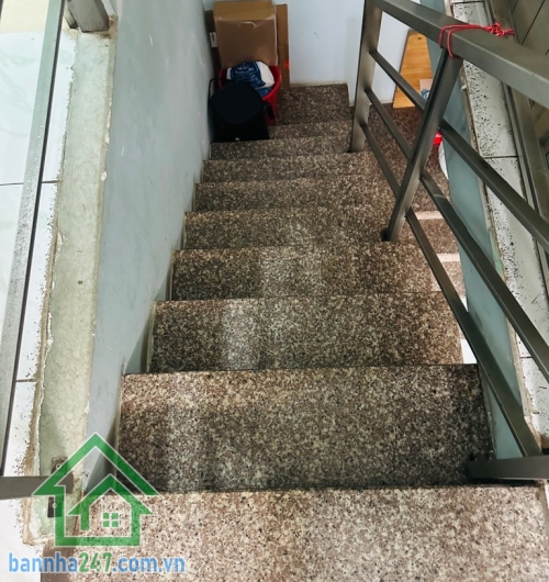 CHỈ 3 TỶ – NHÀ 2 TẦNG TRỊNH ĐÌNH TRỌNG – HẺM BA GÁC, GẦN HẺM XE HƠI * DT: 25m², 1 trệt 1 lầu, gồm 2PN – 2WC – PK – bếp * Hẻm ba gác, cách hẻm xe hơi 50m, cách MT 100m.