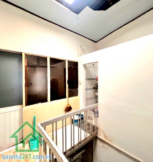 CHỈ 8,9 TỶ – NHÀ MTKD ĐƯỜNG 4M – NGÃ TƯ BẢY HIỀN – VỪA Ở VỪA KINH DOANH Kết cấu: 1 trệt 1 lầu, gồm 3PN, phòng khách, bếp Đang cho thuê 10tr/tháng, thu nhập ổn định.