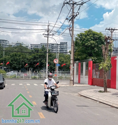 CHỈ 2,95 TỶ (BL) – HẺM BA GÁC KÊNH 19/5 – SÁT AEON TÂN PHÚ DT: 3,5 x 8,5m – 2 tầng, 2PN, 2WC – nhà còn mới, vào ở ngay Vị trí: Sát AEON Tân Phú, gần Trường Trường Trí Đức. 