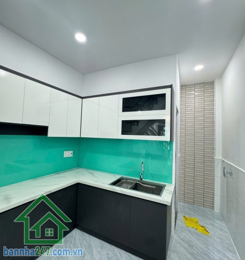 BÁN NHÀ TÂN PHÚ – GIÁ CHỈ 4,38 TỶ – NHÀ MỚI, HẺM 4M, 3PN * Diện tích: 3.05 x 12.5m – Kết cấu 3 tầng kiên cố * Công năng đầy đủ: 3PN, 2WC, ban công thoáng * Vào ở ngay. 