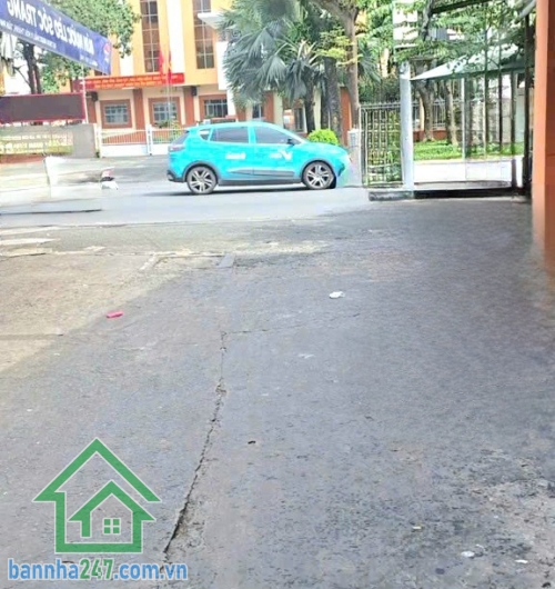 CHỈ 7,57 TỶ - NHÀ HẺM XE TẢI – THOẠI NGỌC HẦU – 83,8m² (4 x 21,5m) - 3 TẦNG BTCT – 4PN – 5 WC Diện tích: 83,8m² (4 x 21,5m) Kết cấu: 3 tầng BTCT.