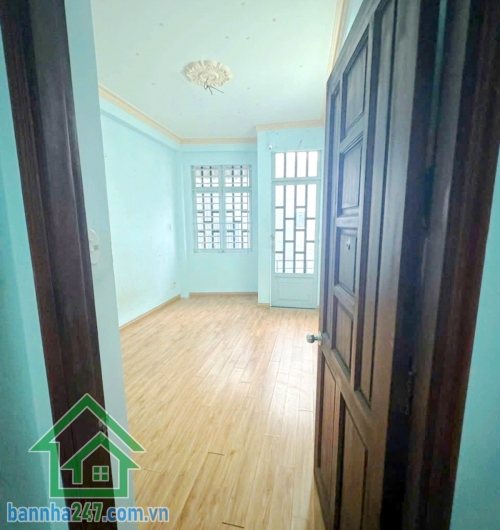CHỈ 4,35 TỶ - NHÀ ĐẸP GẦN NGÃ 5 QUANG TRUNG – HẺM 3,5M – 4 TẦNG - DTSD 110m² - Ở NGAY - 3PN, 2WC Cần bán căn nhà nhỏ xinh, vị trí cực kỳ tiện ở trung tâm Gò Vấp