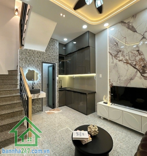 CHỈ 4 TỶ–NHÀ MỚI ĐẸP – HẺM 3M–NGAY CHỢ BÀ CHIỂU–GIÁP QUẬN 1–3 TẦNG BTCT-DT: 20m² (DTSD 60m²)- 2PN – 3WC DT: 20m² (DTSD 60m²) Kết cấu: 3 tầng BTCT + mái tôn, 2PN-3WC