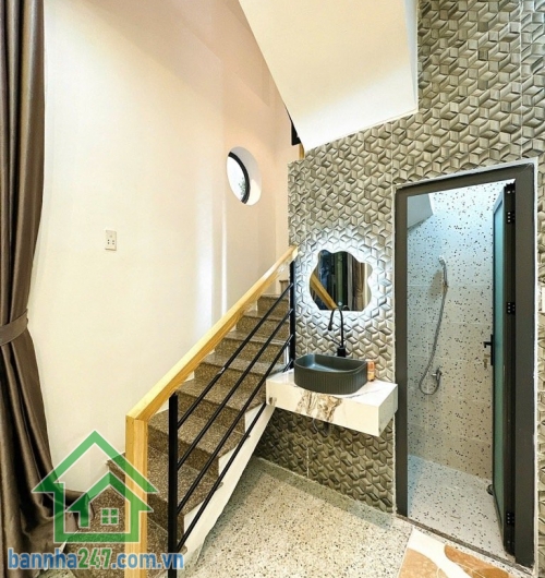 CHỈ 4 TỶ–NHÀ MỚI ĐẸP – HẺM 3M–NGAY CHỢ BÀ CHIỂU–GIÁP QUẬN 1–3 TẦNG BTCT-DT: 20m² (DTSD 60m²)- 2PN – 3WC DT: 20m² (DTSD 60m²) Kết cấu: 3 tầng BTCT + mái tôn, 2PN-3WC
