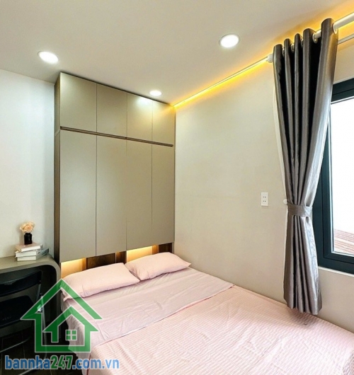 CHỈ 4 TỶ–NHÀ MỚI ĐẸP – HẺM 3M–NGAY CHỢ BÀ CHIỂU–GIÁP QUẬN 1–3 TẦNG BTCT-DT: 20m² (DTSD 60m²)- 2PN – 3WC DT: 20m² (DTSD 60m²) Kết cấu: 3 tầng BTCT + mái tôn, 2PN-3WC