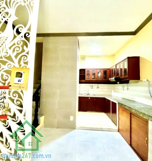 CHỈ 4,1 TỶ – NHÀ ĐẸP GÒ VẤP – HẺM THÔNG THÍCH QUẢNG ĐỨC – GIÁP PHÚ NHUẬN – 2 TẦNG BTCT - 2PN – 2WC DT: 32m² – 1 trệt 1 lầu, 2PN – 2WC Hẻm thông sạch sẽ, dân trí cao.