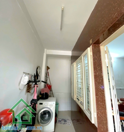 CHỈ 4,2 TỶ – HẺM 5M, CHỈ VÀI CĂN RA HẺM XE TẢI – LŨY BÁN BÍCH – GẦN ĐẦM SEN – 2 TẦNG BTCT – NHÀ MỚI Ở NGAY * DT: 37m² (4,6x9)m – thực tế 5x9m * Kết cấu: Trệt + Lầu