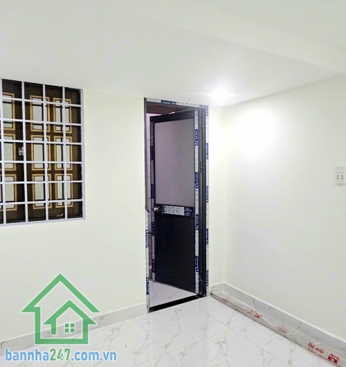 CHỈ 3,99 TỶ - NHÀ ĐẸP HỒNG BÀNG – QUẬN 6 – HẺM BA GÁC 4 TẦNG - 3PN -4 WC Ở NGAY Diện tích xây dựng: * Trệt: 3.1m x 6m * Lầu 1–2–3: 3.1m x 7m (ban công lấn ra 1m). Kết cấu chuẩn: Trệt + 3 lầu + phòng thờ.  3 PN - 4 WC