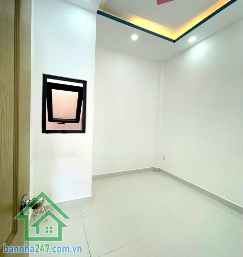 CHỈ 3,6 TỶ (TL) – NHÀ MỚI ĐẸP – HẺM 3 GÁC – KHU AO LẮNG - Đường 13A – Bình Tân – giáp Tân Phú Diện tích: 30m² - DTSD: 52m² Kết cấu: 2 tầng – 2PN – 2WC Hoàn công đủ