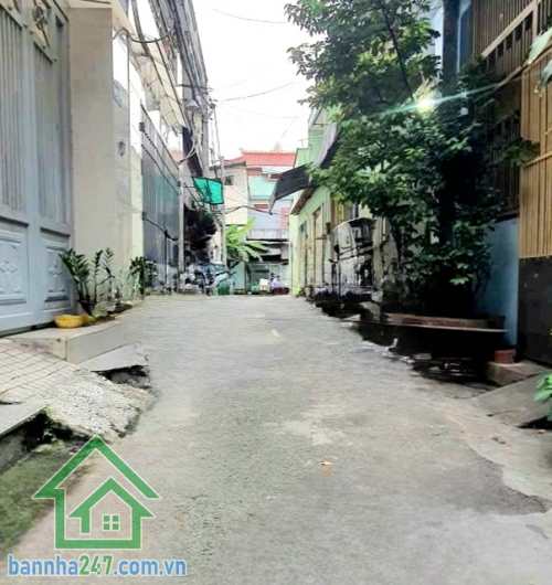 VỊ TRÍ VÀNG SÁT CHỢ LÊ VĂN QUỚI - NHÀ ĐẸP VÀO Ở NGAY - GIÁ CHỈ 3,95 TỶ!
