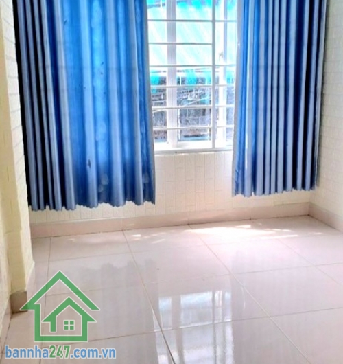 CHỈ 2,5 TỶ – NHÀ 3 TẦNG ĐẸP - LẠC LONG QUÂN – HẺM 3M – KHU AN NINH YÊN TĨNH – SỔ RIÊNG -  Vị trí: Cách mặt tiền chỉ 100m, hẻm rộng 3m, khu dân trí cao, yên tĩnh. 
