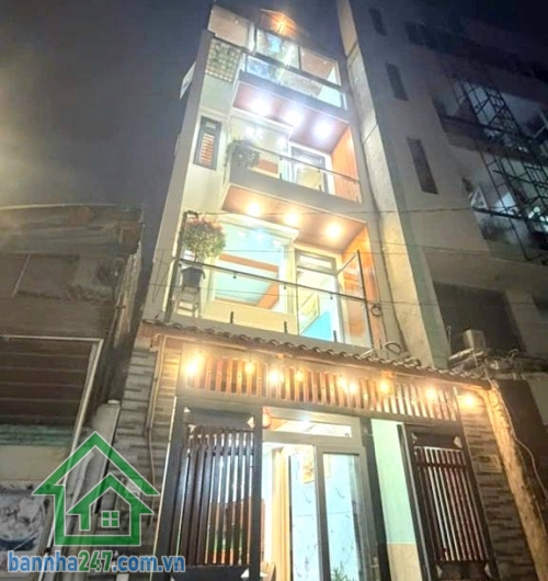 CHỈ 5,75 TỶ – SIÊU PHẨM MẶT TIỀN KÊNH NƯỚC ĐEN – 4 TẦNG – DTS 160M² - 3PN – 4WC * Diện tích: 4 x 10m * Diện tích sử dụng: ~160m² * Kết cấu: 1 trệt 3 lầu * Công năng: 3PN – 4WC. Phòng VIP sân thượng view bờ kênh cực chill, thoáng mát. Tặng nội thất hiện đạ