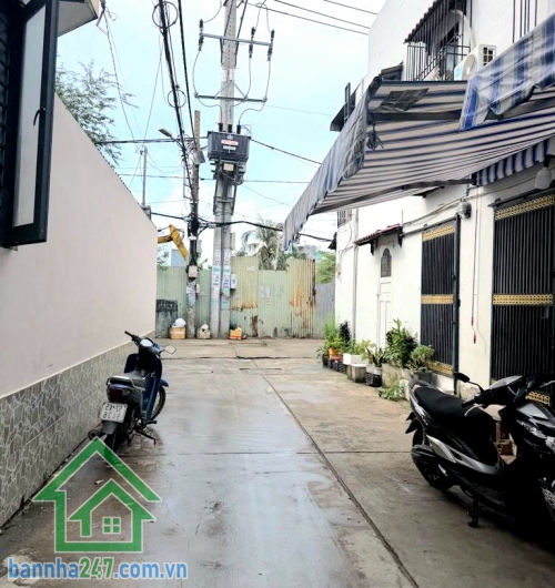 CHỈ 3,9 TỶ – GIÁP TÊN LỬA – HẺM 5M – NGAY CHIẾN LƯỢC – SÁT MẶT TIỀN – NHÀ C4 TIỆN XÂY MỚI – 40m² – SỔ ĐẸP Nhà cấp 4, xác định bán đất – quá phù hợp xây mới