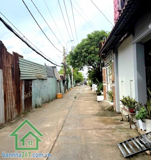 CHỈ 3,9 TỶ – GIÁP TÊN LỬA – HẺM 5M – NGAY CHIẾN LƯỢC – SÁT MẶT TIỀN – NHÀ C4 TIỆN XÂY MỚI – 40m² – SỔ ĐẸP Nhà cấp 4, xác định bán đất – quá phù hợp xây mới