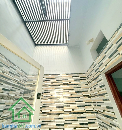 CHỈ 4,85 TỶ – MTKD RỘNG ĐƯỜNG 10 XE TẢI TRÁNH – 2 TẦNG ĐẸP – NGAY GÒ XOÀI – LÊ VĂN QUỚI  DT: 54m² – sổ đẹp, hoàn công đầy đủ  Kết cấu: 1 trệt 1 lầu – 2PN – 3WC
