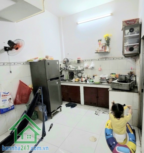 CHỈ 4.5 TỶ - HẺM XE HƠI THÔNG – NGAY LÊ VĂN QUỚI – GIÁP TÂN PHÚ – 2 TẦNG BTCT – 2PN, 2WC. Diện tích: 4 x 10m (40m²) Kết cấu: 1 trệt + 1 lầu BTCT kiên cố – 2PN - 2WC