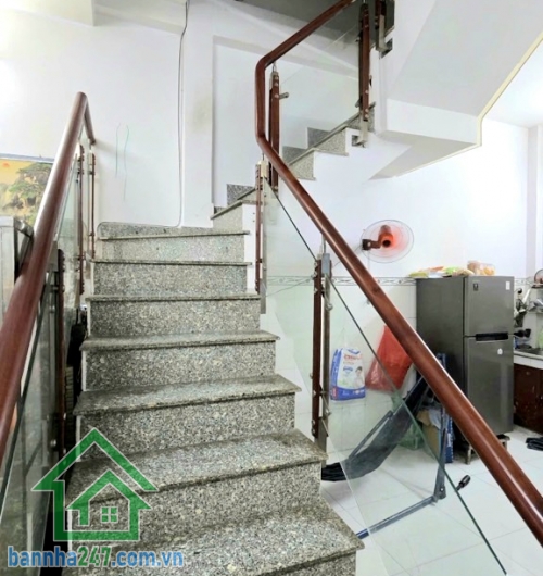 CHỈ 4.5 TỶ - HẺM XE HƠI THÔNG – NGAY LÊ VĂN QUỚI – GIÁP TÂN PHÚ – 2 TẦNG BTCT – 2PN, 2WC. Diện tích: 4 x 10m (40m²) Kết cấu: 1 trệt + 1 lầu BTCT kiên cố – 2PN - 2WC