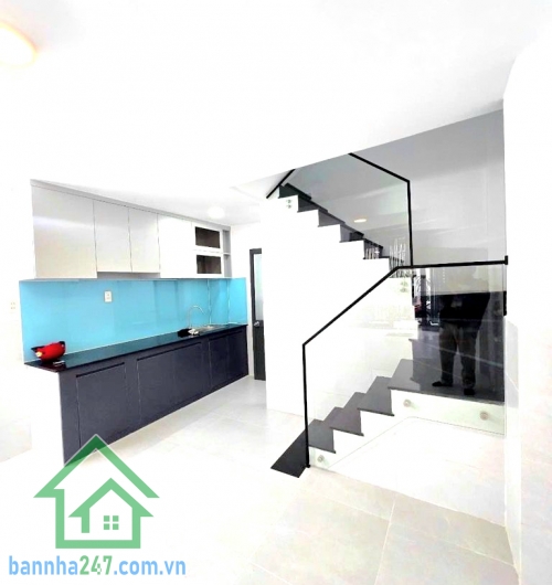 CHỈ 5,99 TỶ – KHU VIP VƯỜN LÀI – TÂN PHÚ - 1 BƯỚC RA MẶT TIỀN – XE HƠI THOÁNG – NHÀ 3 TẦNG - 3PN – 2WC Diện tích: 4 x 10m = 40m² – sổ vuông đẹp Kết cấu: 1 trệt Lửng Lầu Mob 0933144037