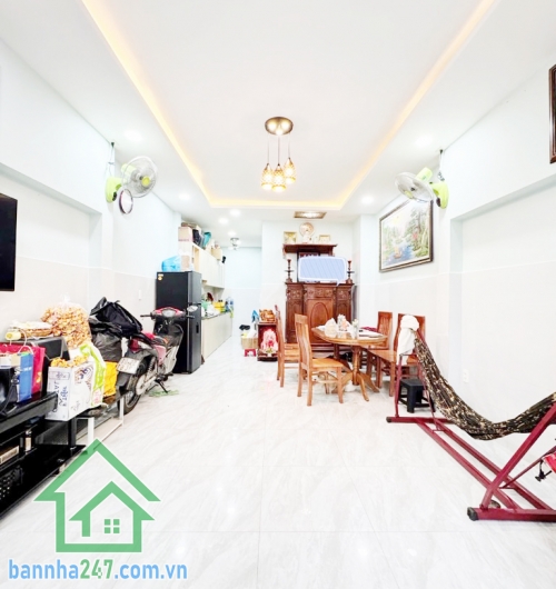 CHỈ 4,15 TỶ – NHÀ ĐẸP 2 TẦNG – HẺM THÔNG 3.5M – NGAY MÃ LÒ – LÊ VĂN QUỚI – GIÁP TÂN PHÚ  Vị trí cực đẹp: Hẻm thông 3.5m, khu dân cư an ninh, dân trí cao, cách Mã Lò – Lê Văn Quới vài bước chân, giáp Tân Phú, tiện ích xung quanh đầy đủ: chợ, trường học, ng