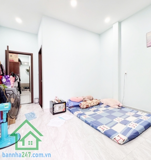 CHỈ 4,15 TỶ – NHÀ ĐẸP 2 TẦNG – HẺM THÔNG 3.5M – NGAY MÃ LÒ – LÊ VĂN QUỚI – GIÁP TÂN PHÚ  Vị trí cực đẹp: Hẻm thông 3.5m, khu dân cư an ninh, dân trí cao, cách Mã Lò – Lê Văn Quới vài bước chân, giáp Tân Phú, tiện ích xung quanh đầy đủ: chợ, trường học, ng