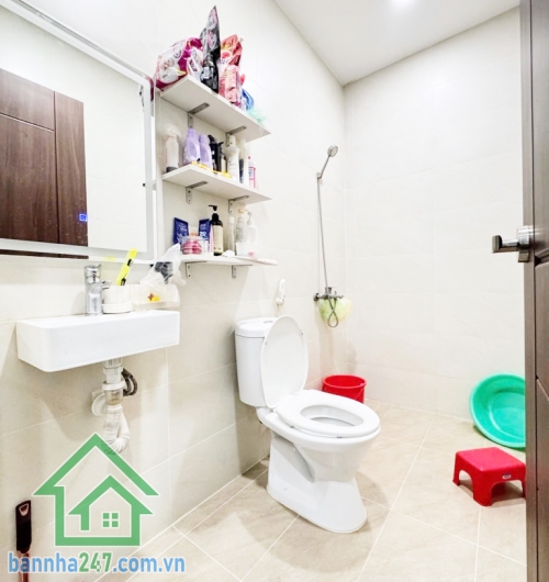 CHỈ 4,15 TỶ – NHÀ ĐẸP 2 TẦNG – HẺM THÔNG 3.5M – NGAY MÃ LÒ – LÊ VĂN QUỚI – GIÁP TÂN PHÚ  Vị trí cực đẹp: Hẻm thông 3.5m, khu dân cư an ninh, dân trí cao, cách Mã Lò – Lê Văn Quới vài bước chân, giáp Tân Phú, tiện ích xung quanh đầy đủ: chợ, trường học, ng