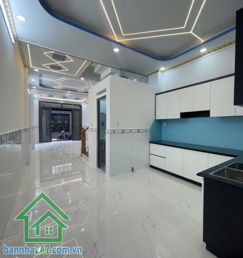 HIẾM – HẺM XE HƠI 7M THÔNG – LÊ VĂN QUỚI GIÁP TÂN PHÚ – 2 TẦNG – 60M² – CHỈ 5.75 TỶ * Nhà BTCT kiên cố: 1 trệt 1 lầu, ban công thoáng mát, giếng trời, gồm 3PN, 2WC.