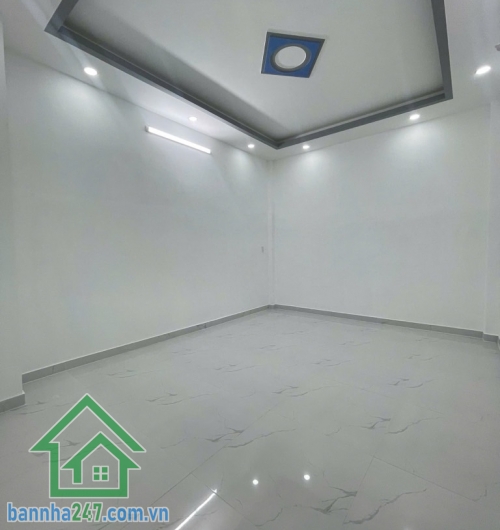 HIẾM – HẺM XE HƠI 7M THÔNG – LÊ VĂN QUỚI GIÁP TÂN PHÚ – 2 TẦNG – 60M² – CHỈ 5.75 TỶ * Nhà BTCT kiên cố: 1 trệt 1 lầu, ban công thoáng mát, giếng trời, gồm 3PN, 2WC.