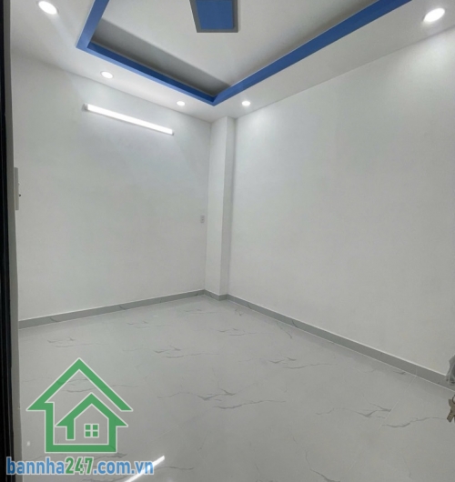 HIẾM – HẺM XE HƠI 7M THÔNG – LÊ VĂN QUỚI GIÁP TÂN PHÚ – 2 TẦNG – 60M² – CHỈ 5.75 TỶ * Nhà BTCT kiên cố: 1 trệt 1 lầu, ban công thoáng mát, giếng trời, gồm 3PN, 2WC.