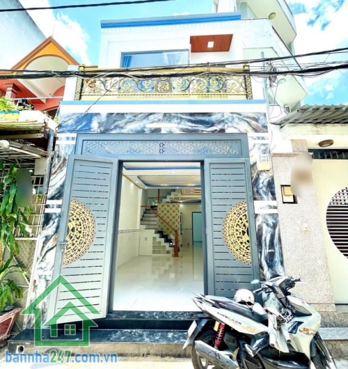 HIẾM – HẺM XE HƠI 7M THÔNG – LÊ VĂN QUỚI GIÁP TÂN PHÚ – 2 TẦNG – 60M² – CHỈ 5.75 TỶ * Nhà BTCT kiên cố: 1 trệt 1 lầu, ban công thoáng mát, giếng trời, gồm 3PN, 2WC.