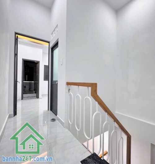 CHỈ 3.179 TỶ – NHÀ 2 TẦNG GẦN CHỢ BÌNH LONG – HẺM 3M – GIÁP TÂN PHÚ – SỔ ĐẸP, HOÀN CÔNG ĐỦ * Diện tích: 3 x 8m – DTSD: 48m² * Kết cấu: 1 trệt 1 lầu, gồm 2PN + 2WC