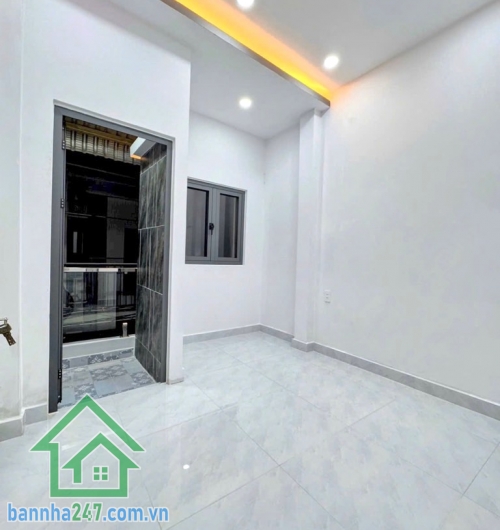 CHỈ 3.179 TỶ – NHÀ 2 TẦNG GẦN CHỢ BÌNH LONG – HẺM 3M – GIÁP TÂN PHÚ – SỔ ĐẸP, HOÀN CÔNG ĐỦ * Diện tích: 3 x 8m – DTSD: 48m² * Kết cấu: 1 trệt 1 lầu, gồm 2PN + 2WC