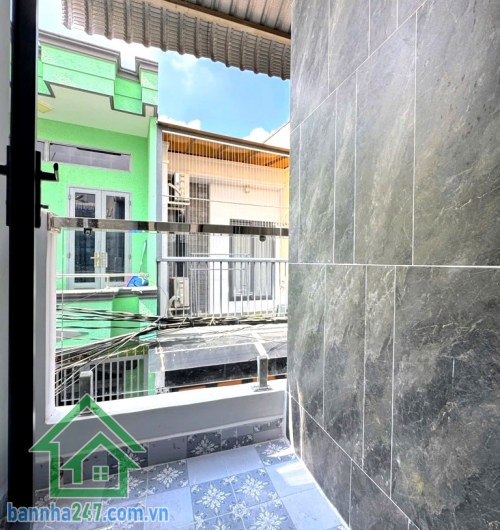 CHỈ 3.179 TỶ – NHÀ 2 TẦNG GẦN CHỢ BÌNH LONG – HẺM 3M – GIÁP TÂN PHÚ – SỔ ĐẸP, HOÀN CÔNG ĐỦ * Diện tích: 3 x 8m – DTSD: 48m² * Kết cấu: 1 trệt 1 lầu, gồm 2PN + 2WC