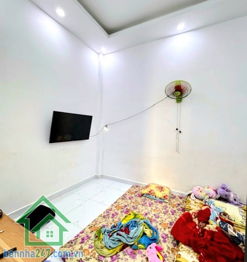CHỈ 4,28 TỶ – NHÀ 2 TẦNG MỚI ĐẸP – 42M² (4.5x9.5)m – GẦN CHỢ BÌNH LONG – GIÁP TÂN PHÚ - 2PN - 2WC Vị trí cực đẹp, ngay 4 Xã, hẻm thông đường số 8B, khu dân cư yên tĩnh, an ninh. 