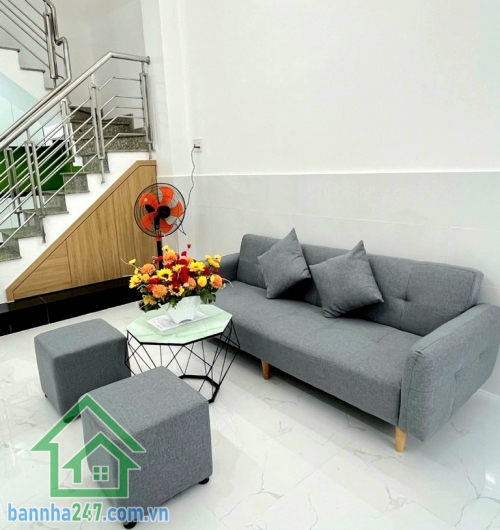 CHỈ 3,8 TỶ - NHÀ ĐẸP MỚI – NGAY NGÃ TƯ 4 XÃ – LÊ VĂN QUỚI – BÌNH LONG – 32M² – 3 TẦNG – 3PN - 2WC – HOÀN CÔNG ĐỦ. Diện tích: 3 x 10.5m – vuông vức, lộ giới ít.