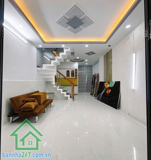 CHỈ 3,85 TỶ – NHÀ 2 TẦNG MỚI ĐẸP – GIÁP TÊN LỬA – SÁT AEON MALL BÌNH TÂN Diện tích 36m², sổ hồng riêng vuông vức, hoàn công đầy đủ. Kết cấu: 1 trệt, 1 lầu, gồm 2PN - 2WC. Bếp, PK. 