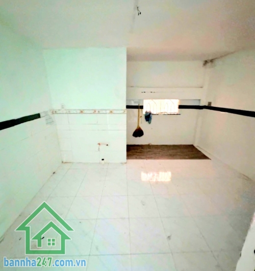 CHỈ 4,99 TỶ – HIẾM! NGANG 5M – DUY NHẤT 1 CĂN – TIỆN XÂY MỚI – NGAY HƯƠNG LỘ 2 – GIÁP TÂN PHÚ – 70m² (5×14)m – NHÀ 2 TẦNG – 3PN – SỔ NỞ HẬU ĐẸP Nhà cũ nhưng vị đẹp