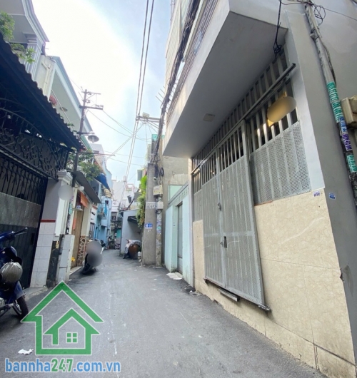 CHỈ 3,3 TỶ – NHÀ 3 TẦNG KIÊN CỐ – NGAY ÂU CƠ, TRUNG TÂM TÂN BÌNH * Diện tích 21m² (3.5 x 6m), DTSD 65m², nhà 1 trệt 2 lầu, 2PN, 2WC, có 2 ban công thoáng mát.