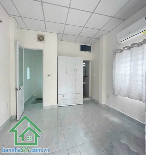 CHỈ 3,3 TỶ – NHÀ 3 TẦNG KIÊN CỐ – NGAY ÂU CƠ, TRUNG TÂM TÂN BÌNH * Diện tích 21m² (3.5 x 6m), DTSD 65m², nhà 1 trệt 2 lầu, 2PN, 2WC, có 2 ban công thoáng mát.