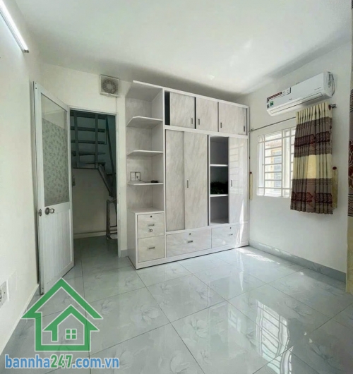 CHỈ 3,3 TỶ – NHÀ 3 TẦNG KIÊN CỐ – NGAY ÂU CƠ, TRUNG TÂM TÂN BÌNH * Diện tích 21m² (3.5 x 6m), DTSD 65m², nhà 1 trệt 2 lầu, 2PN, 2WC, có 2 ban công thoáng mát.