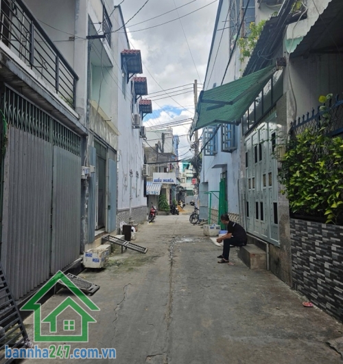 CHỈ HƠN 4 TỶ – NHÀ 3 TẦNG ĐẸP – HẺM 4M THOÁNG – NGAY HƯƠNG LỘ 2 – GIÁP TÂN PHÚ – DT 48M²- 3PN + 4WC. 